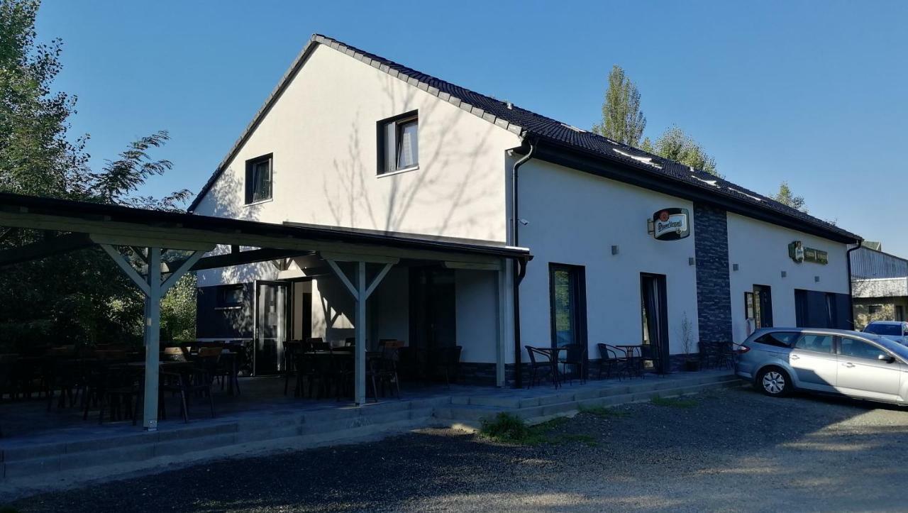 Penzion U Brazdu Ivancice Luaran gambar